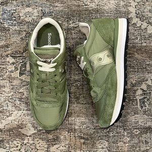 Saucony Jazz sneakers, green, size 9.5